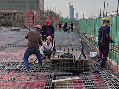 摩天轮建设初期钢筋混凝土施工